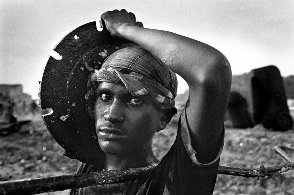 Ship Breaking, Bangladesch, from the series "Uncertain Grace", Sebastião Salgado