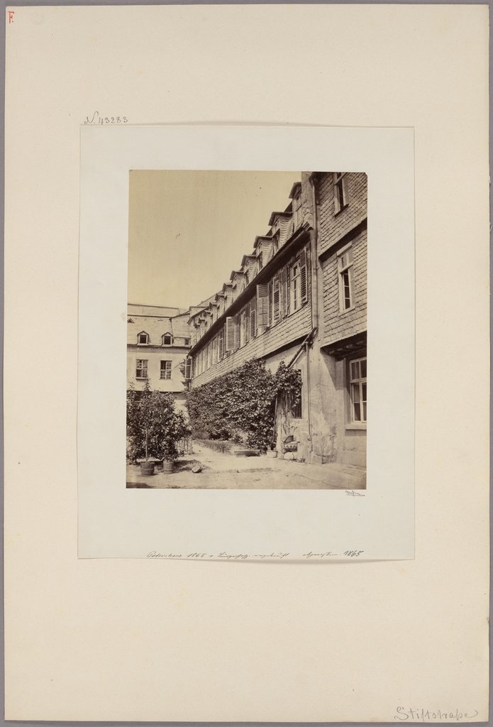 Frankfurt am Main: Petershaus in Stiftstrassee, inner courtyard, Carl Friedrich Mylius